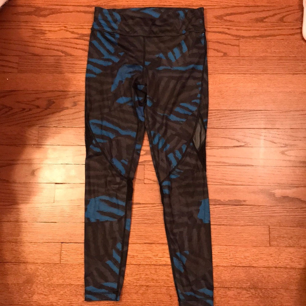 Athletic workout leggings